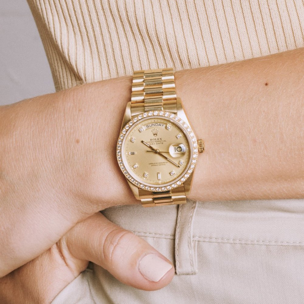 Shop handbags, fine jewelry, watches, apparel, shoes and small leather goods. - Picture 3 of 13